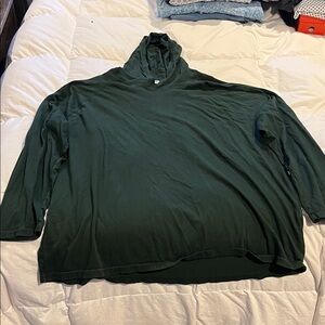 Peter Millar Forest Green Sweater with hood
Size: XXL
Thin material